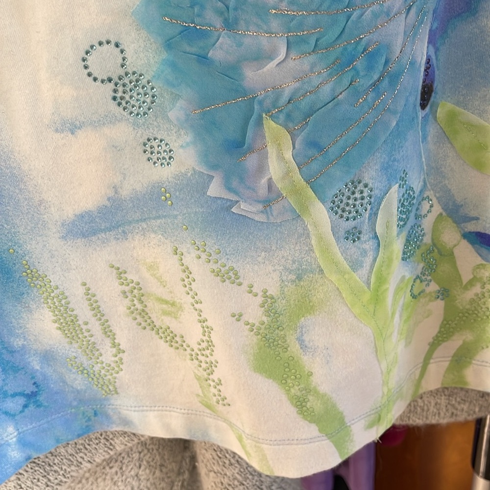 Chico's Blue Fish-Print V-Neck Women's Top - Picture 5 of 8